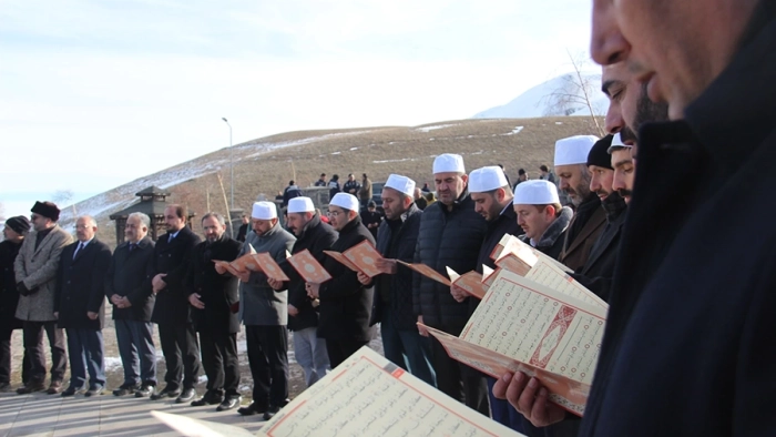 Erzurum'da "1001 Hatim" okumaları atlı hafızlar ile başladı